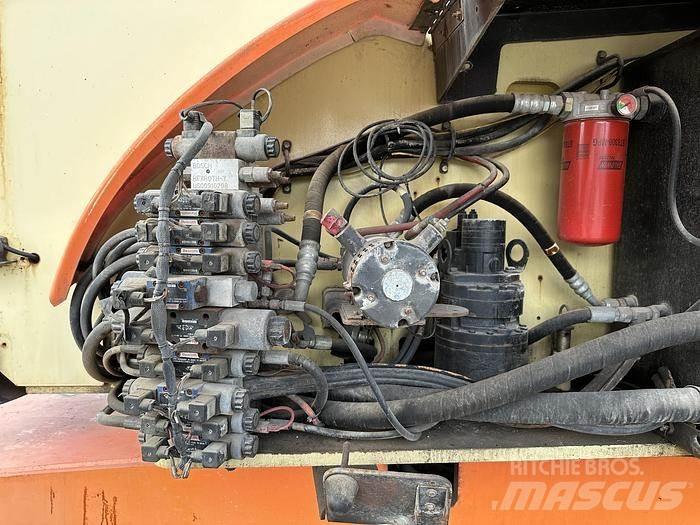JLG 800AJ Iseliikuvad poomtõstukid