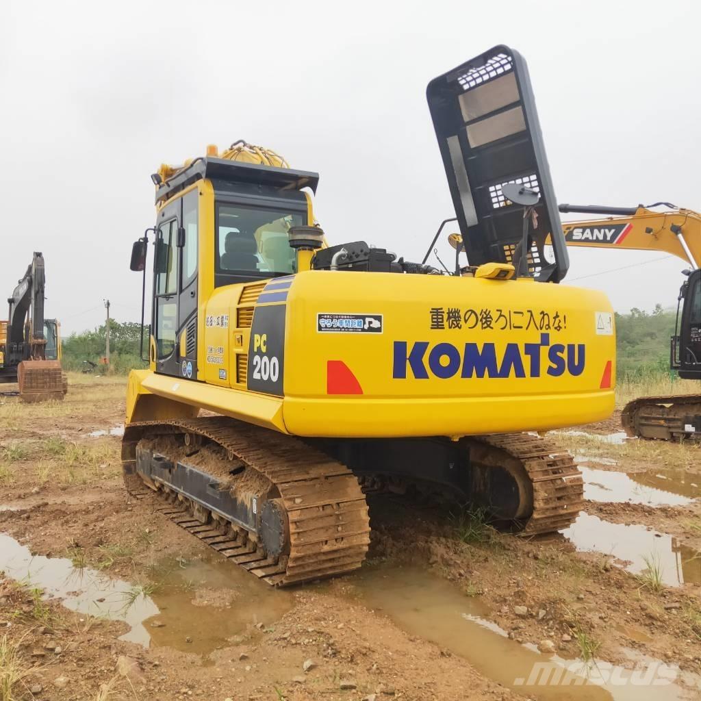 Komatsu PC200-8 Roomikekskavaatorid