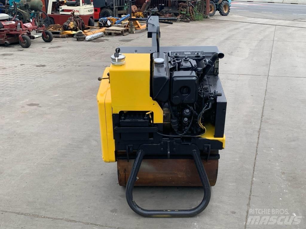 Mecalac MBR 71 Järelveetavad vibrorullid