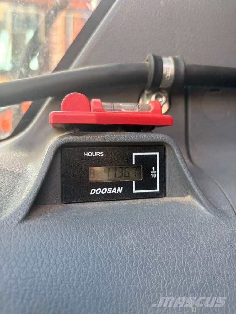 Doosan DX225LC-7 Roomikekskavaatorid