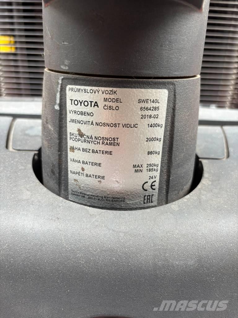 Toyota SWE140L Platvormiga virnastajad