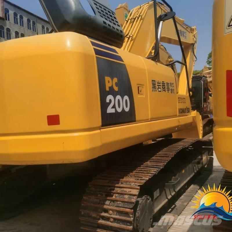 Komatsu PC 200-8 Roomikekskavaatorid