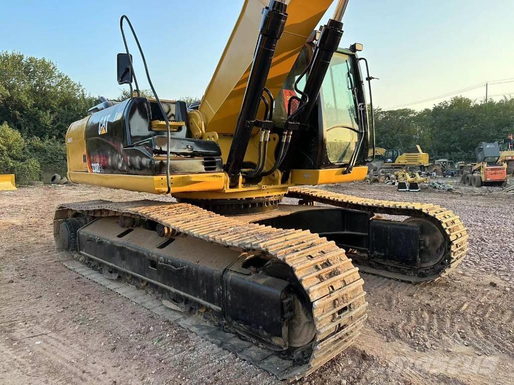 CAT 330 D L Roomikekskavaatorid