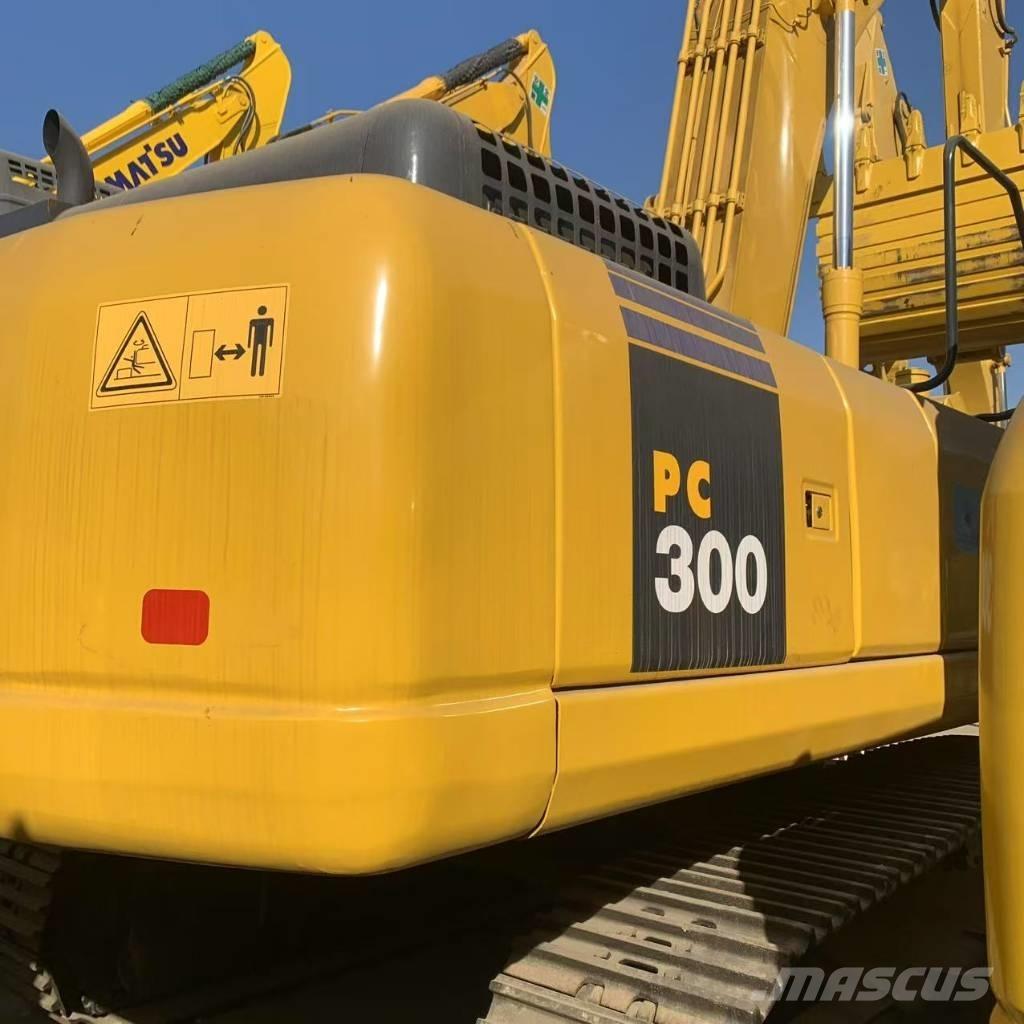 Komatsu PC 300-7 Roomikekskavaatorid