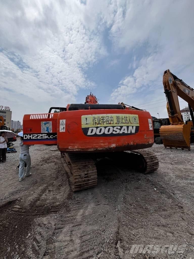 Doosan DH 225 LC-7 Roomikekskavaatorid