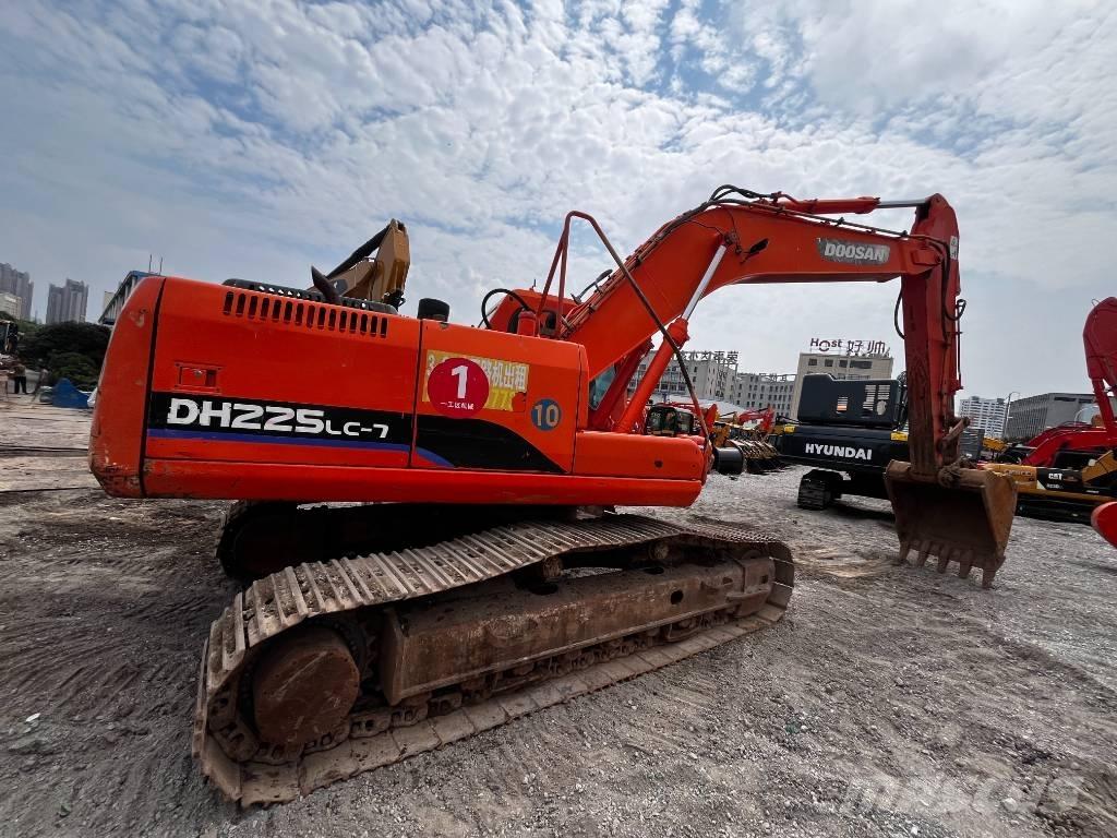 Doosan DH 225 LC-7 Roomikekskavaatorid