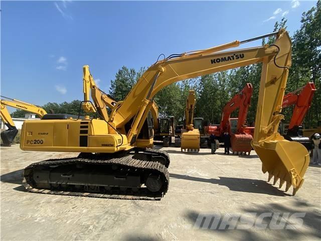 Komatsu PC200-7 Roomikekskavaatorid