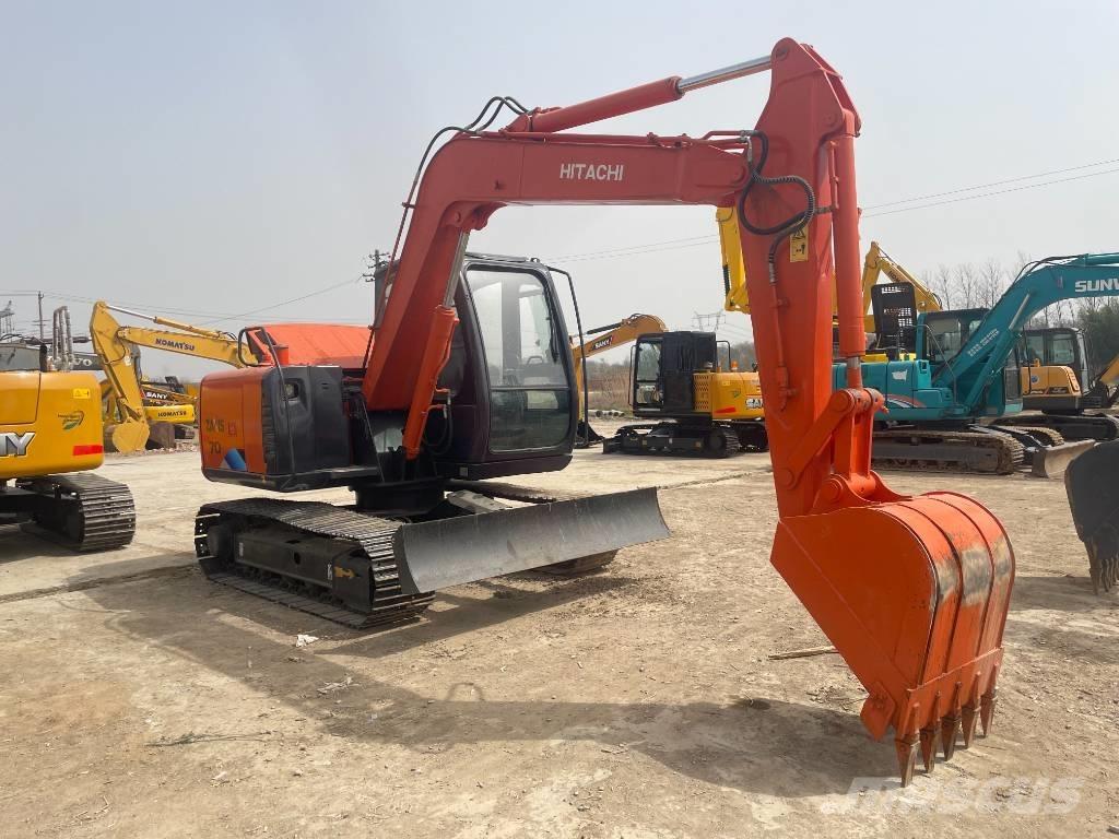 Hitachi ZX 70 Väikeekskavaatorid 7t-12t