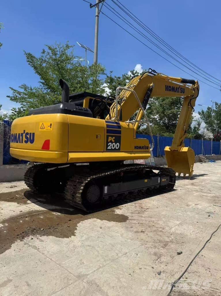 Komatsu PC 200 8N Roomikekskavaatorid