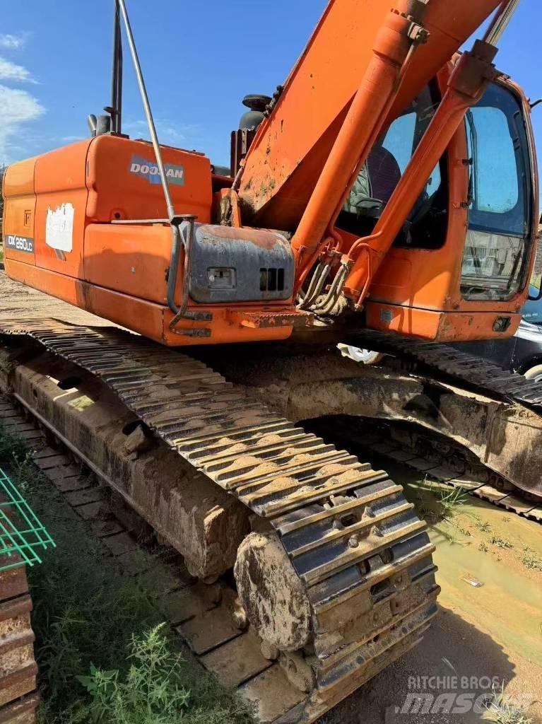 Doosan DX 260LC Roomikekskavaatorid