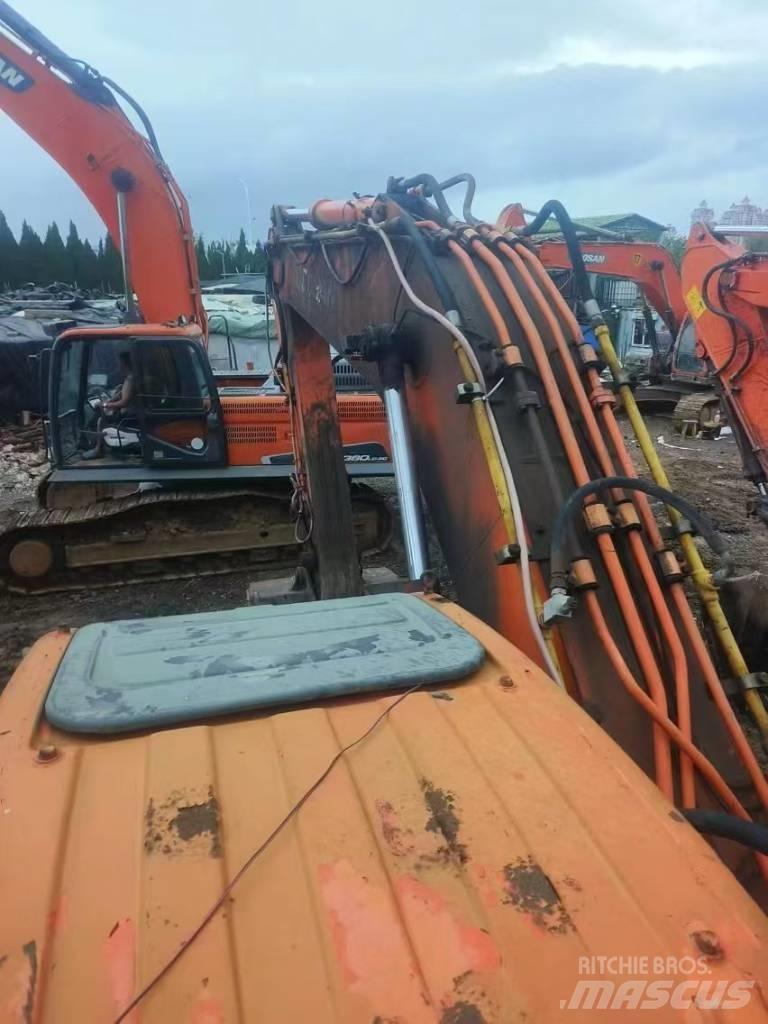 Doosan DX 260LC Roomikekskavaatorid