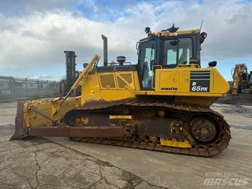 Komatsu D 65 PX-18 Buldooserid