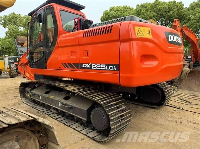 Doosan DX 225 LCA Roomikekskavaatorid