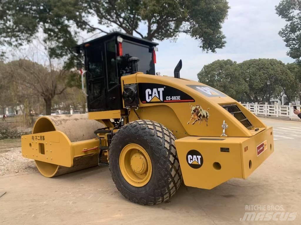 CAT CS 683 E Ühe trumliga rullid