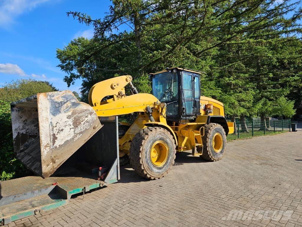 CAT 930 M Rataslaadurid