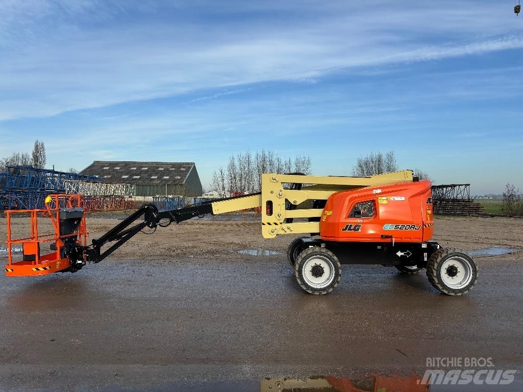 JLG EC 520 AJ Iseliikuvad poomtõstukid