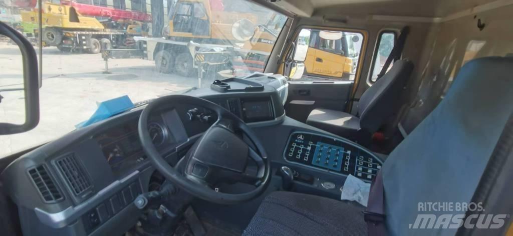 Sany SAC1300T Maastikutõstukid