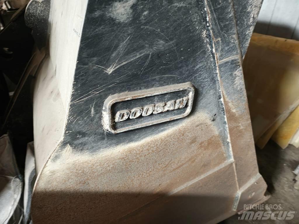 Doosan DL 320-7 Rataslaadurid