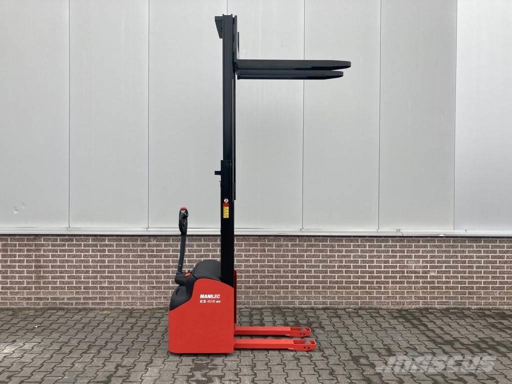 Manitou ES 410 Järelkäidavad virnastajad