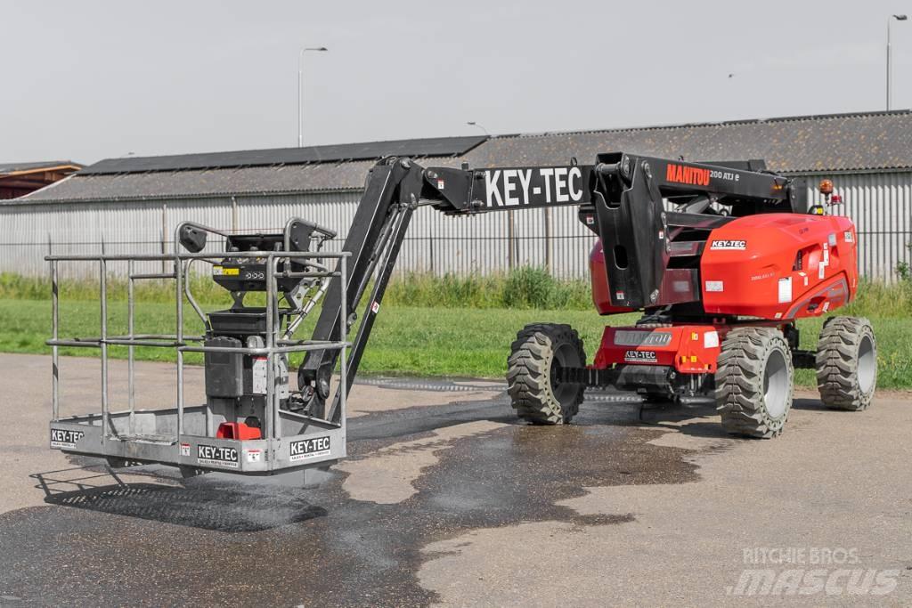 Manitou 200 ATJ e Iseliikuvad poomtõstukid