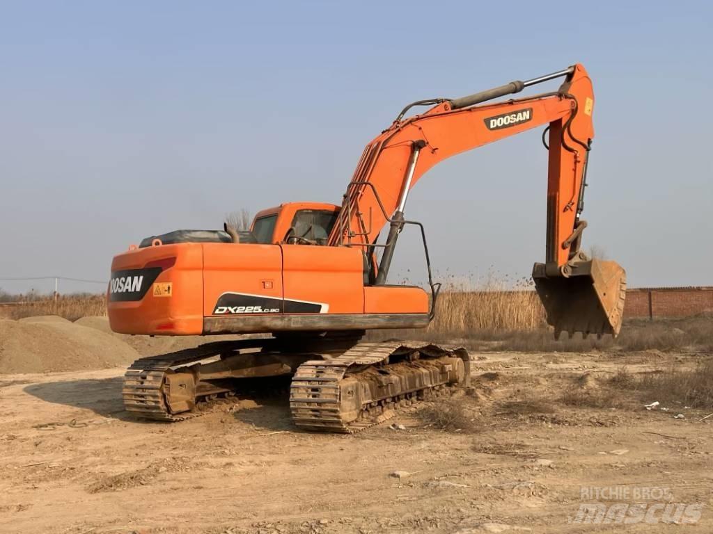 Doosan DX225LC-9C Roomikekskavaatorid