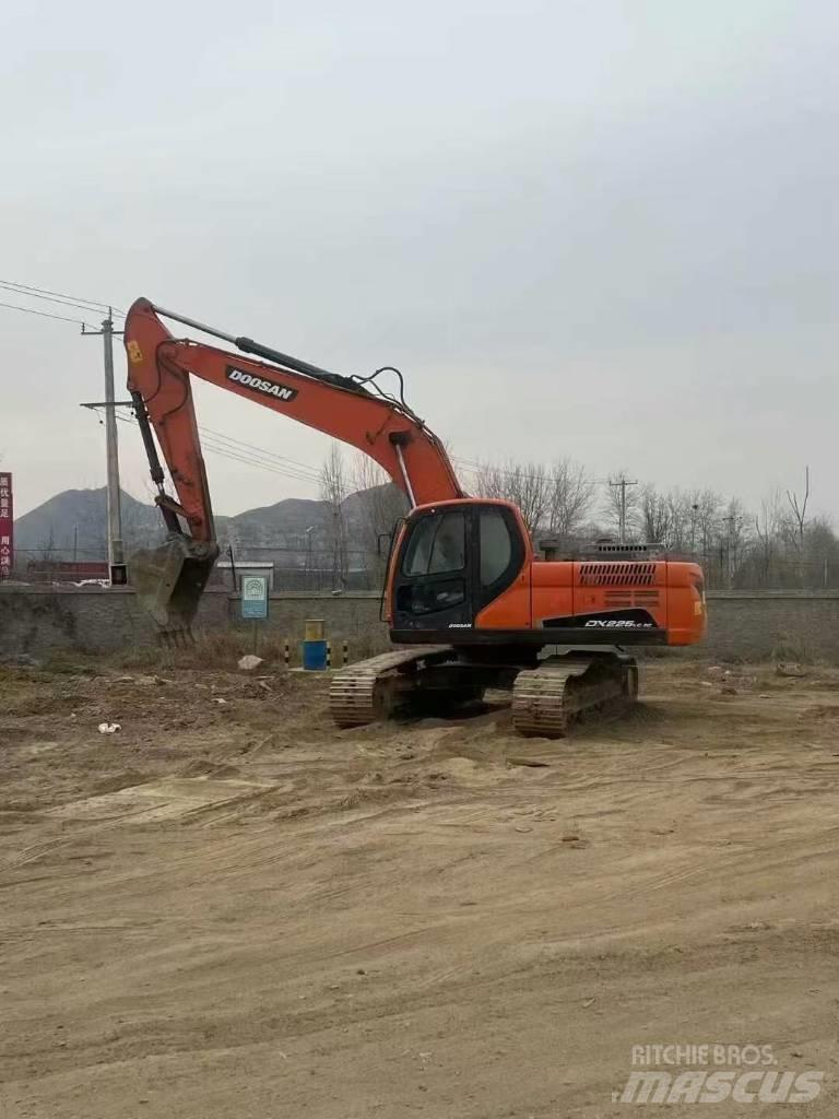 Doosan DX225LC-9C Roomikekskavaatorid