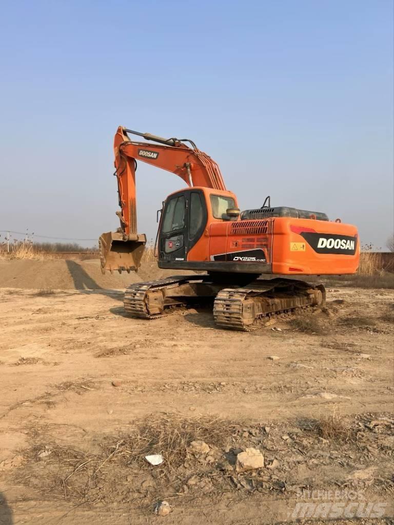 Doosan DX225LC-9C Roomikekskavaatorid