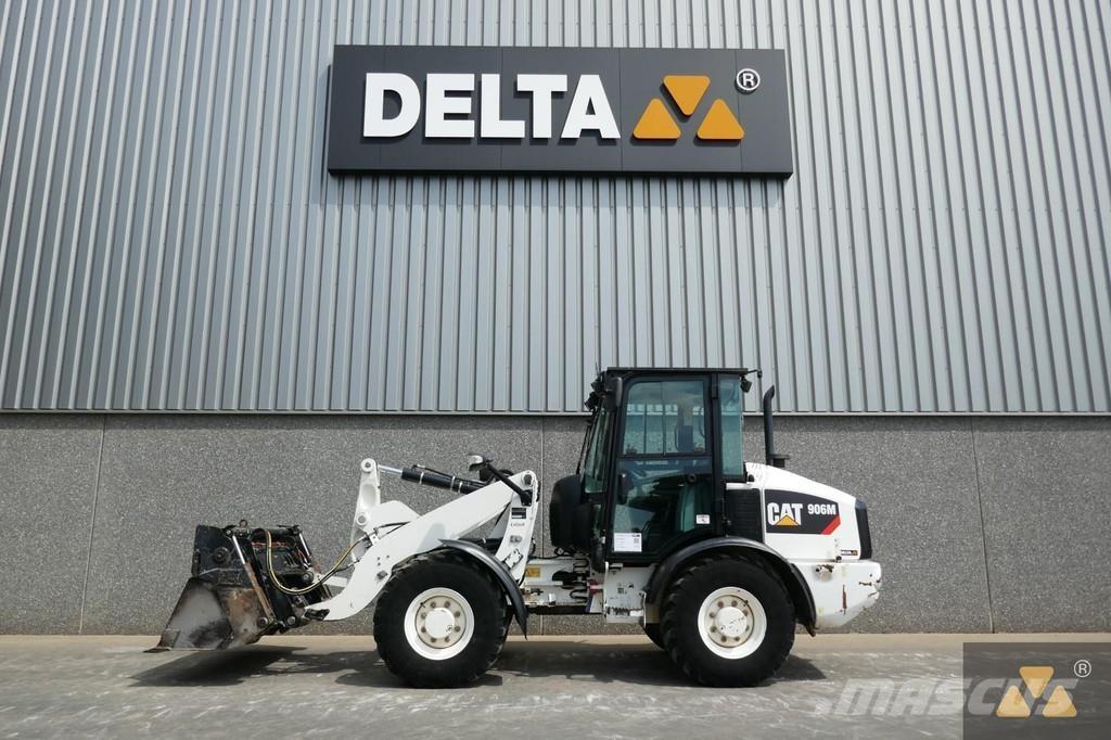 CAT 906M Rataslaadurid