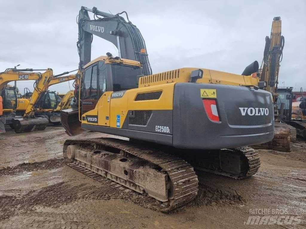 Volvo EC 250 D L Roomikekskavaatorid