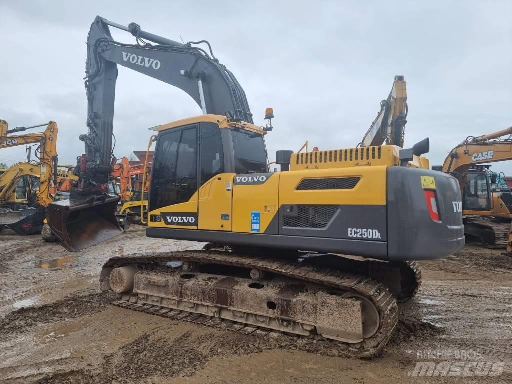 Volvo EC 250 D L Roomikekskavaatorid