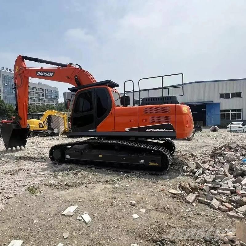Doosan DX300 Roomikekskavaatorid