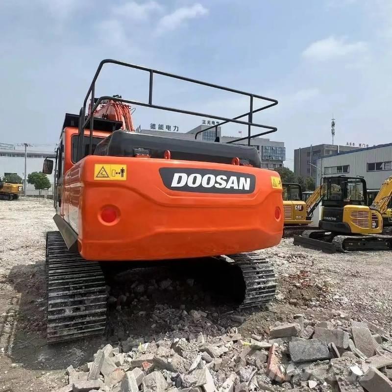 Doosan DX300 Roomikekskavaatorid