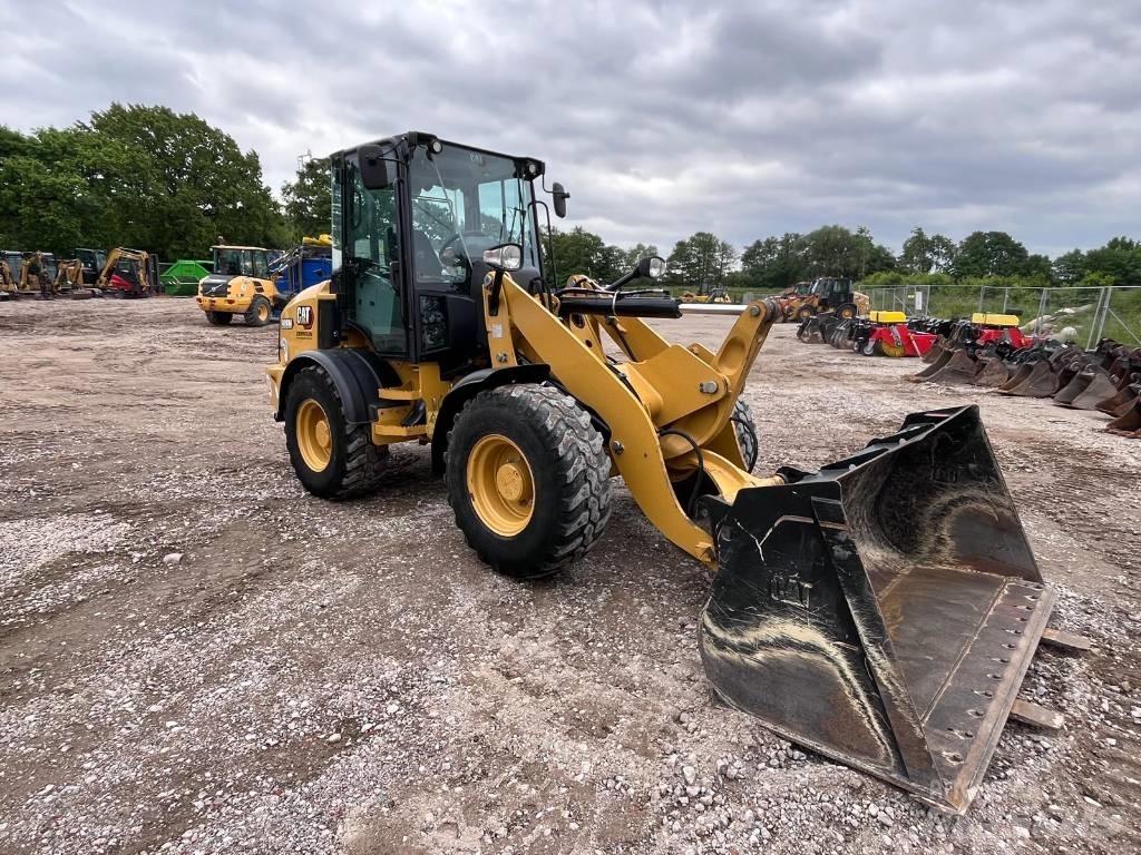 CAT 908M Rataslaadurid