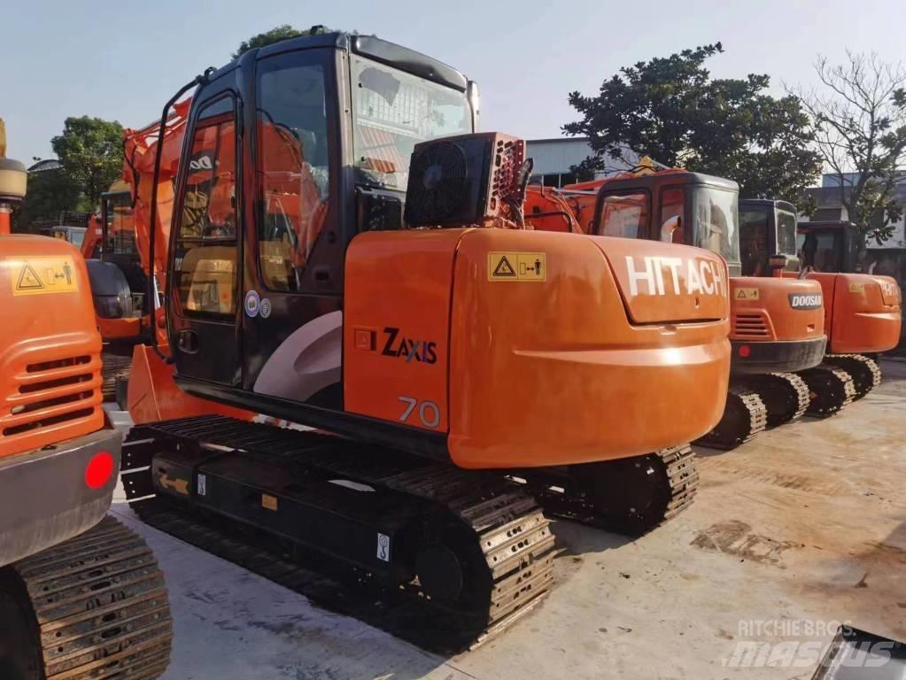 Hitachi ZX 70 Väikeekskavaatorid 7t-12t