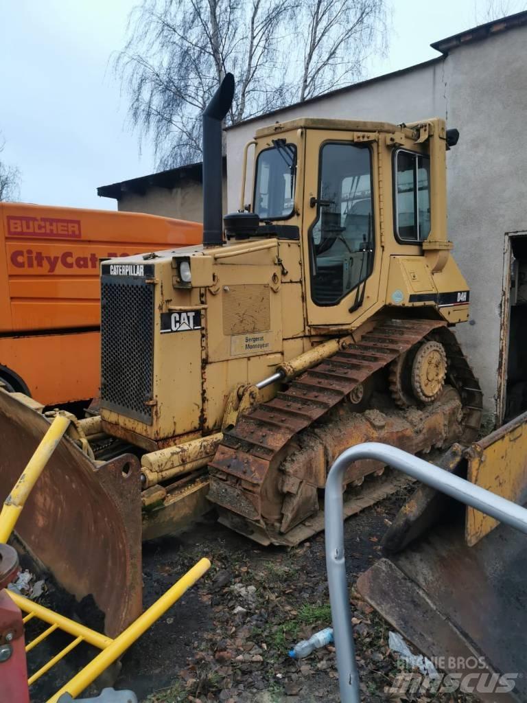 CAT D 4 H Buldooserid