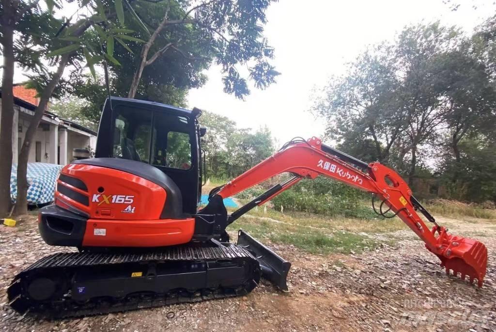 Kubota 165 Roomikekskavaatorid
