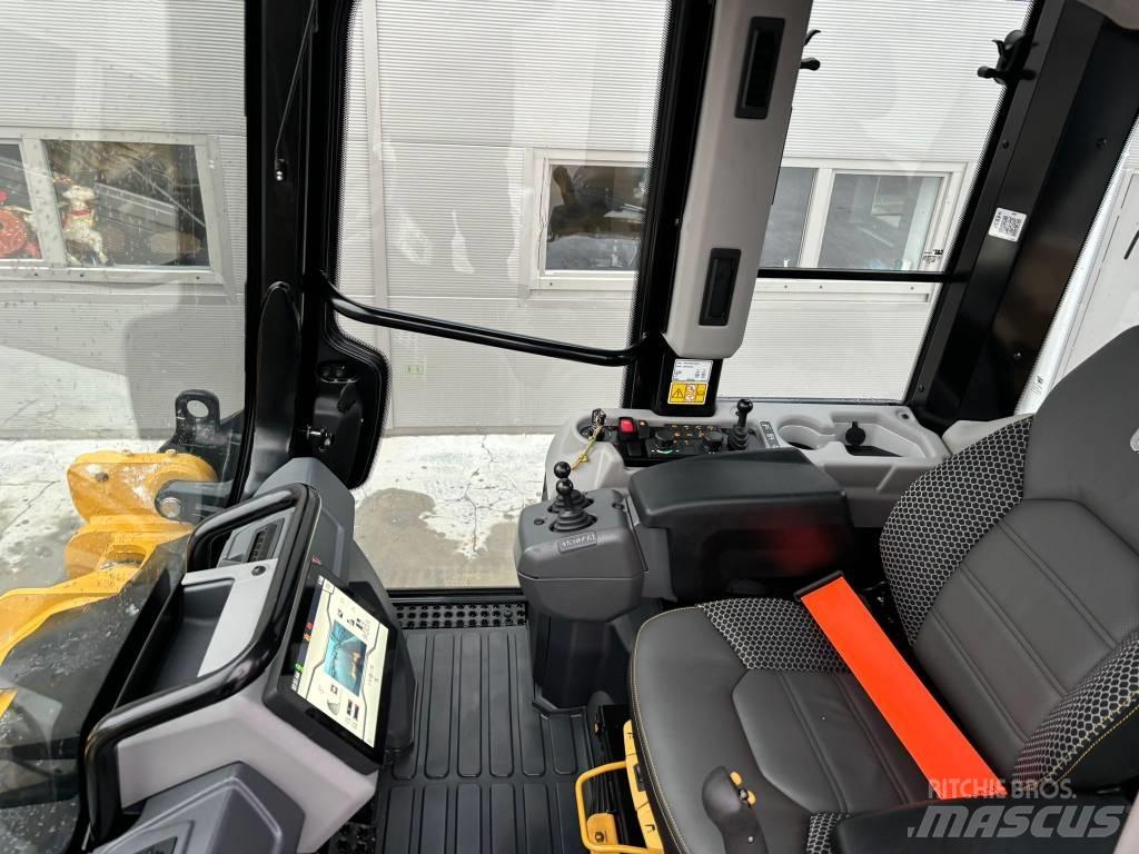 CAT 963 *MIETE/RENTAL Roomiklaadurid