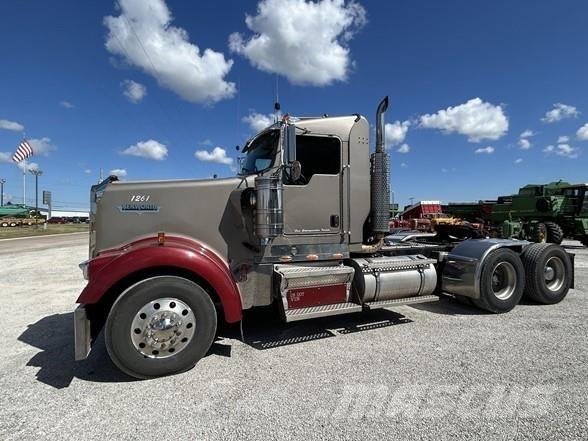 Kenworth W900 Sadulveokid