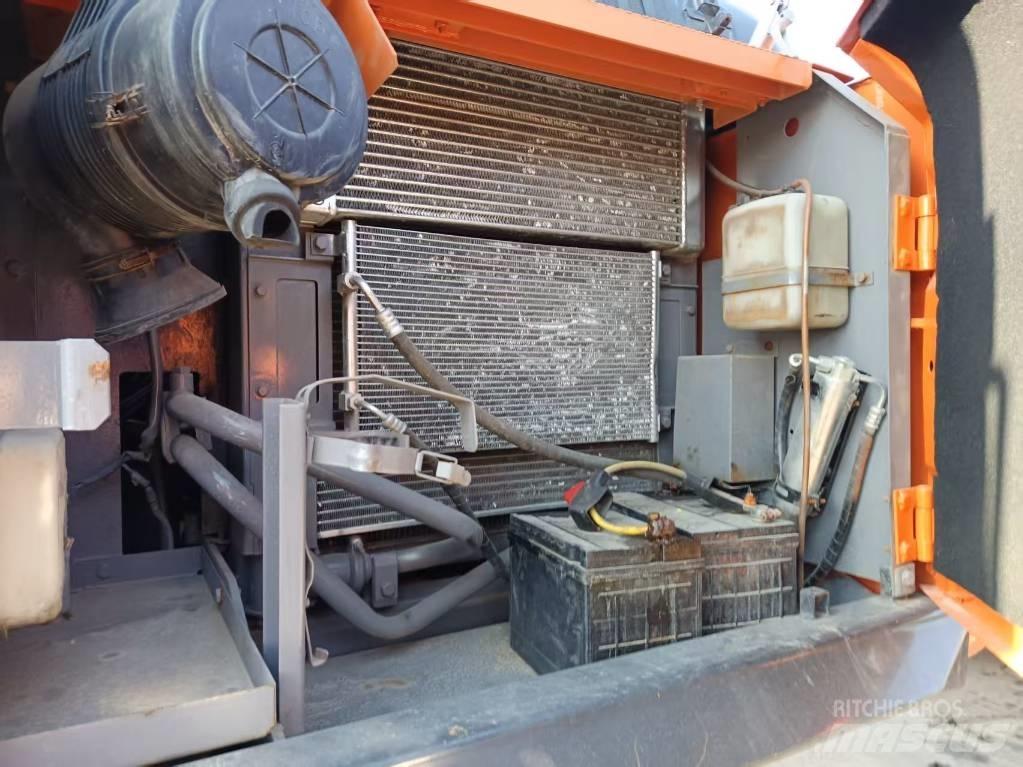 Hitachi ZX160 Roomikekskavaatorid
