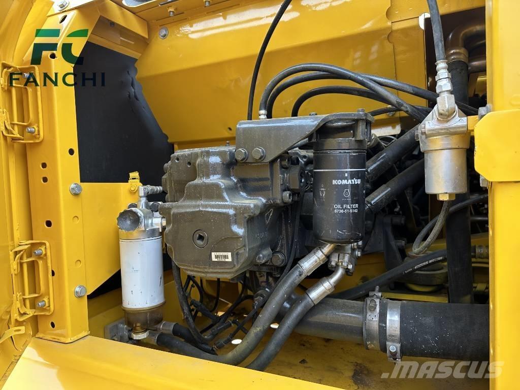 Komatsu PC 200 Roomikekskavaatorid