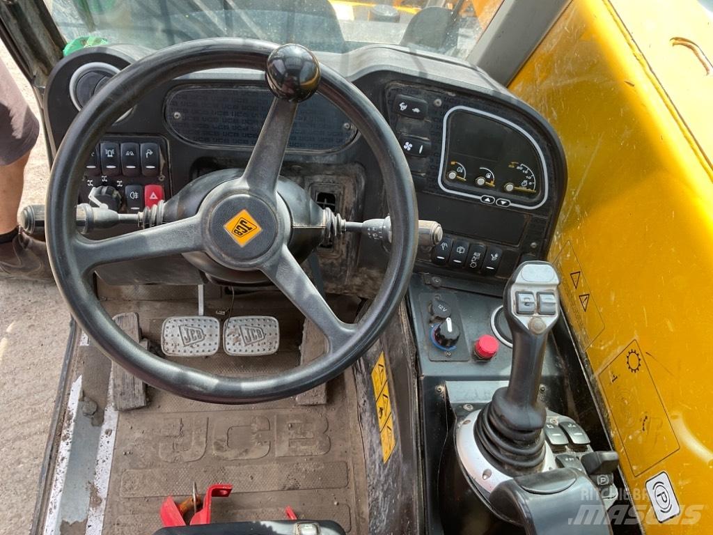 JCB 525-60 AGRI PLUS Põllumajanduslikud teleskoopkäitlejad