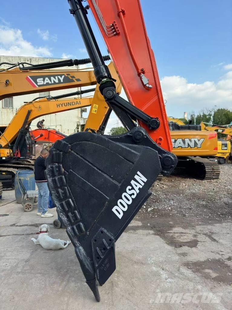 Doosan DX300LC Roomikekskavaatorid