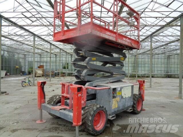 SkyJack SJ 6832 RT Käärtõstukid