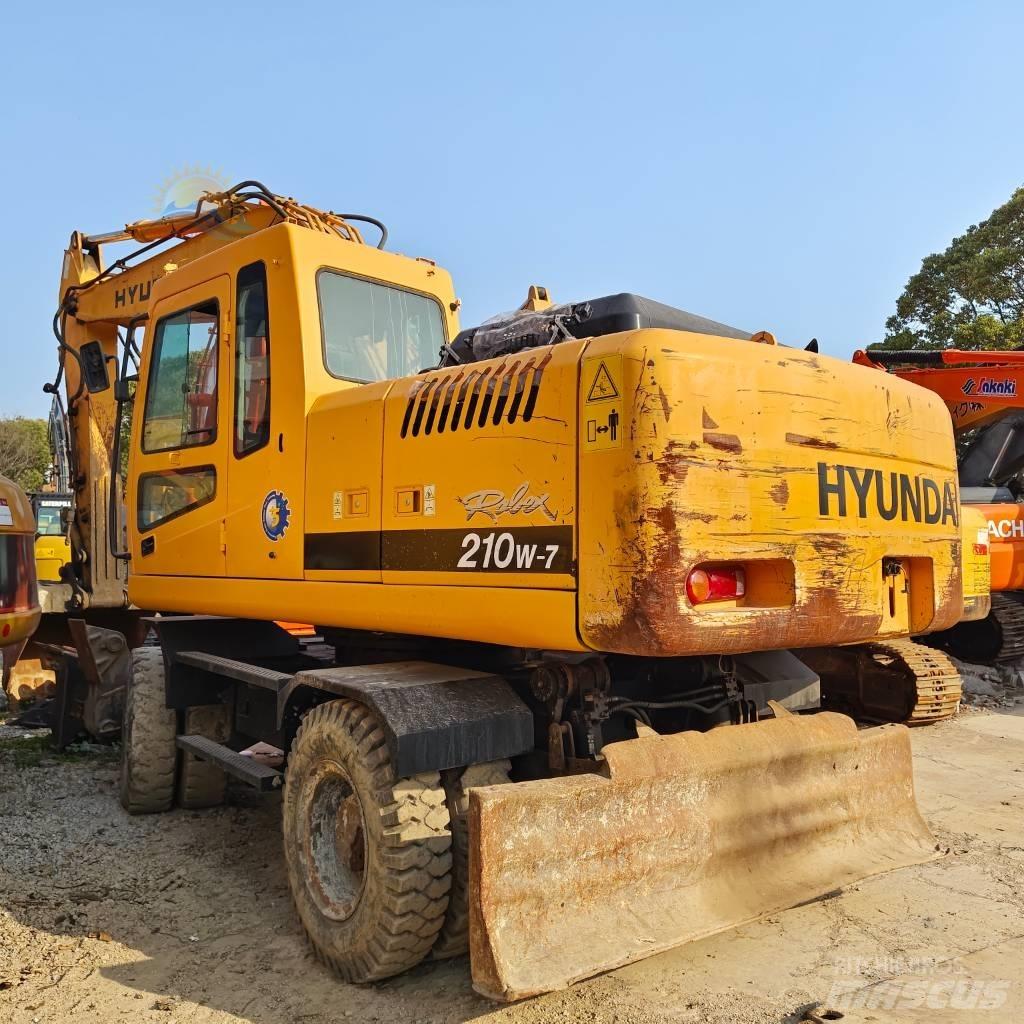 Hyundai R210W-7 Ratasekskavaatorid