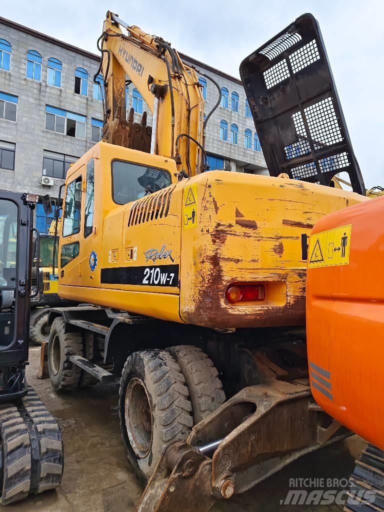Hyundai R210W-7 Ratasekskavaatorid