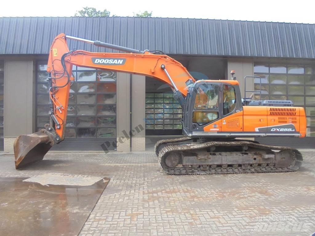 Doosan DX 255 LC-5 Roomikekskavaatorid