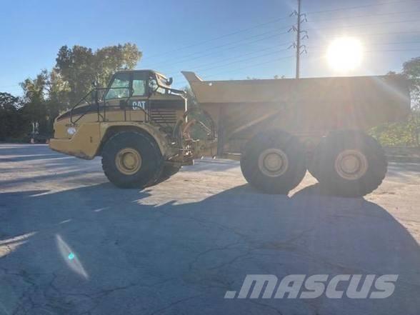 CAT 740 Liigendraamiga pinnaseveokid