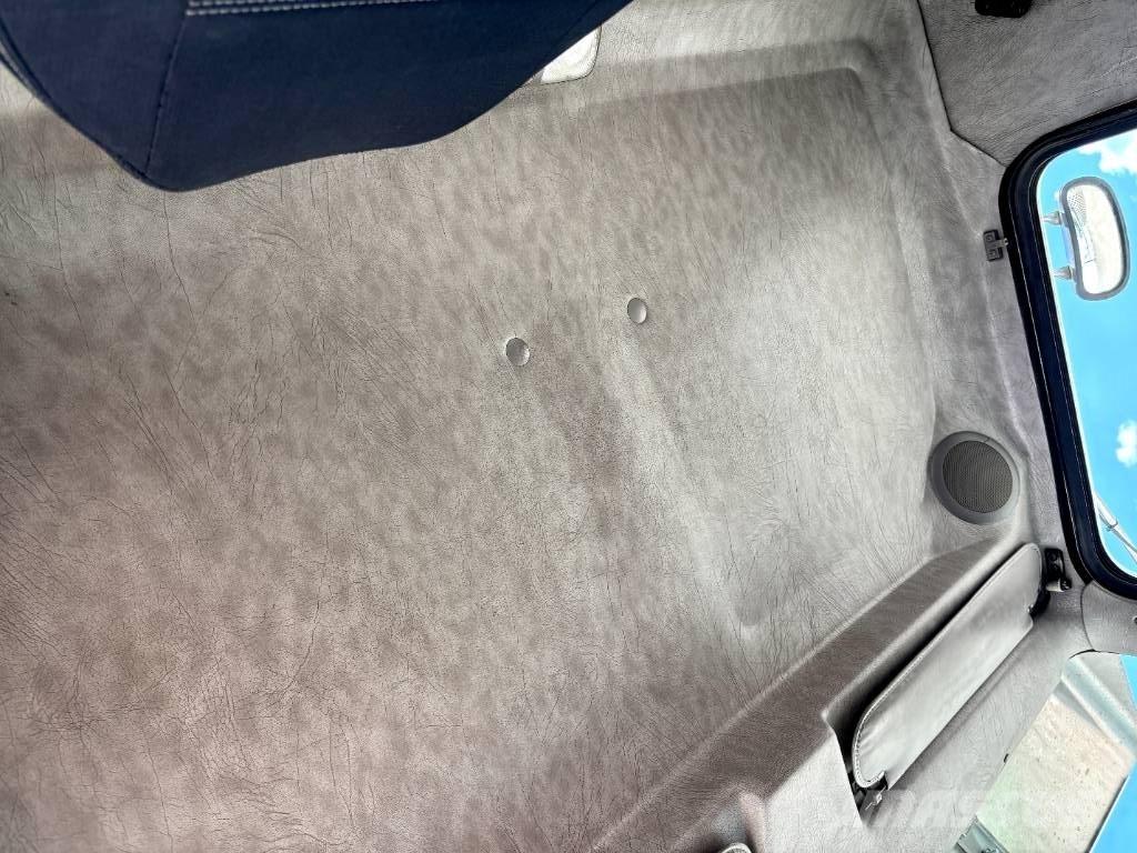 Kenworth T 300 Sadulveokid