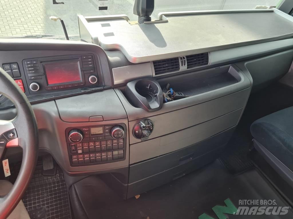 MAN 26.440 / 7.4m / LIFT Tentautod