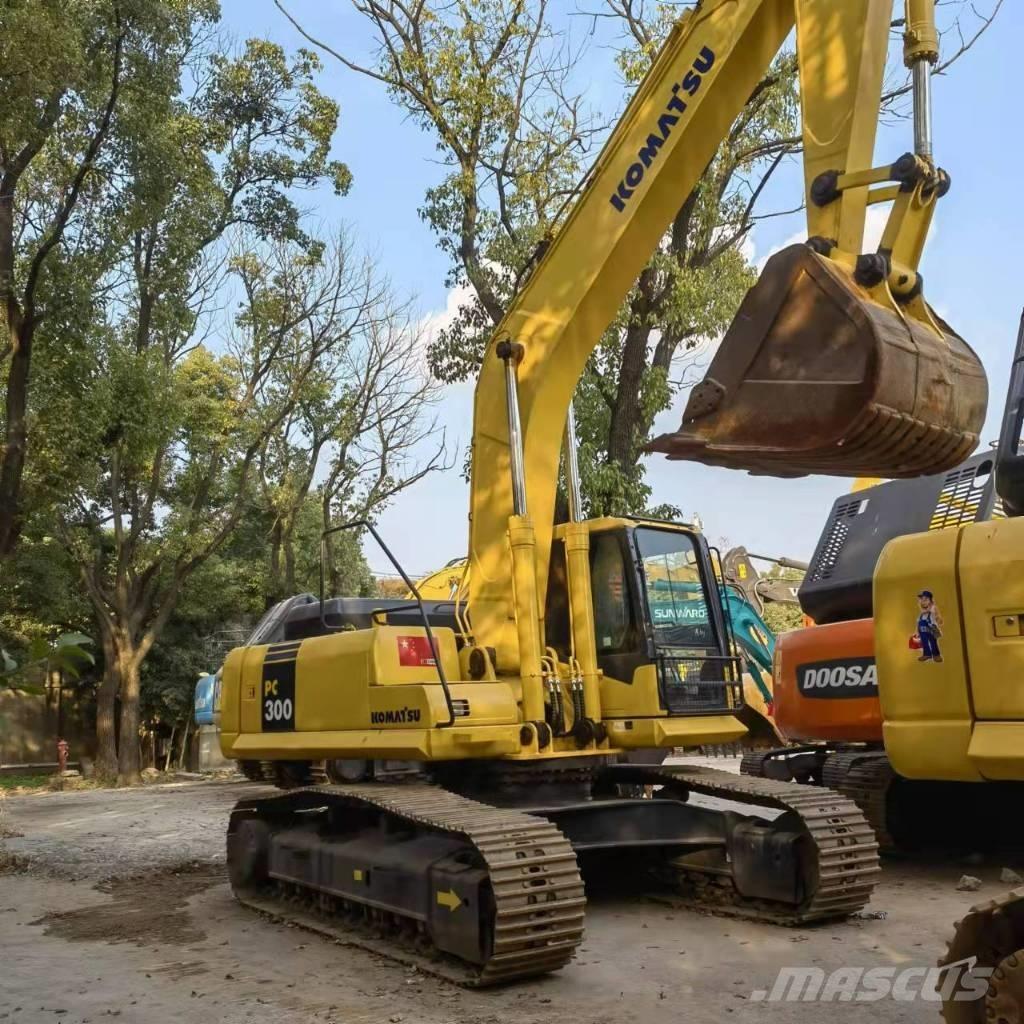 Komatsu PC 300 Roomikekskavaatorid